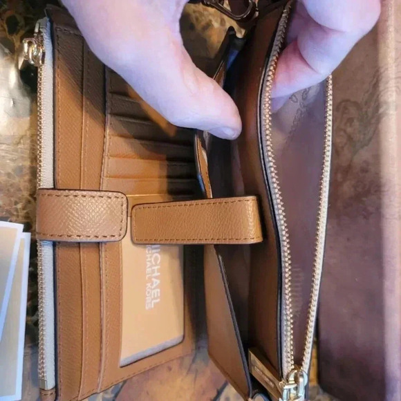 Michael Kors Jetset Wallet - Picture 5 of 6